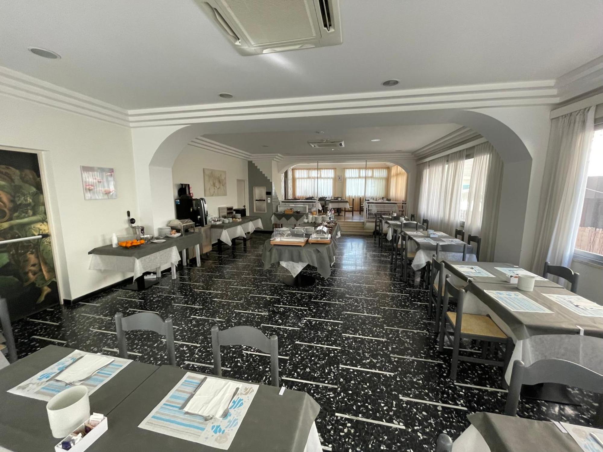 Hotel D'Annunzio Cattolica Extérieur photo