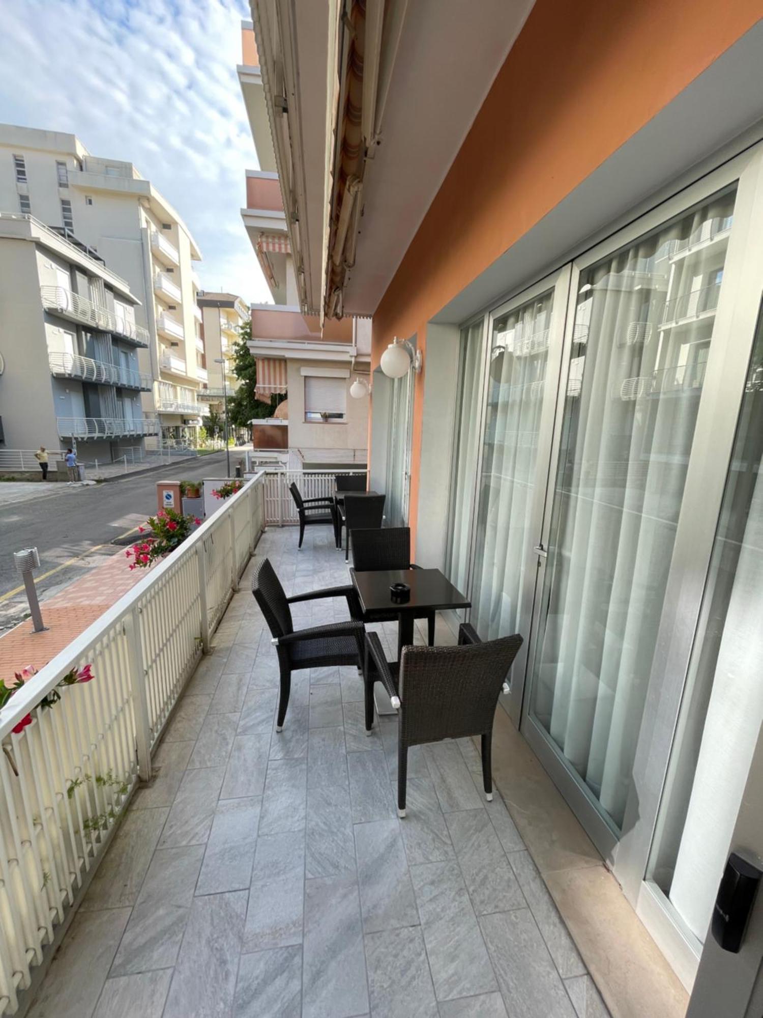 Hotel D'Annunzio Cattolica Extérieur photo