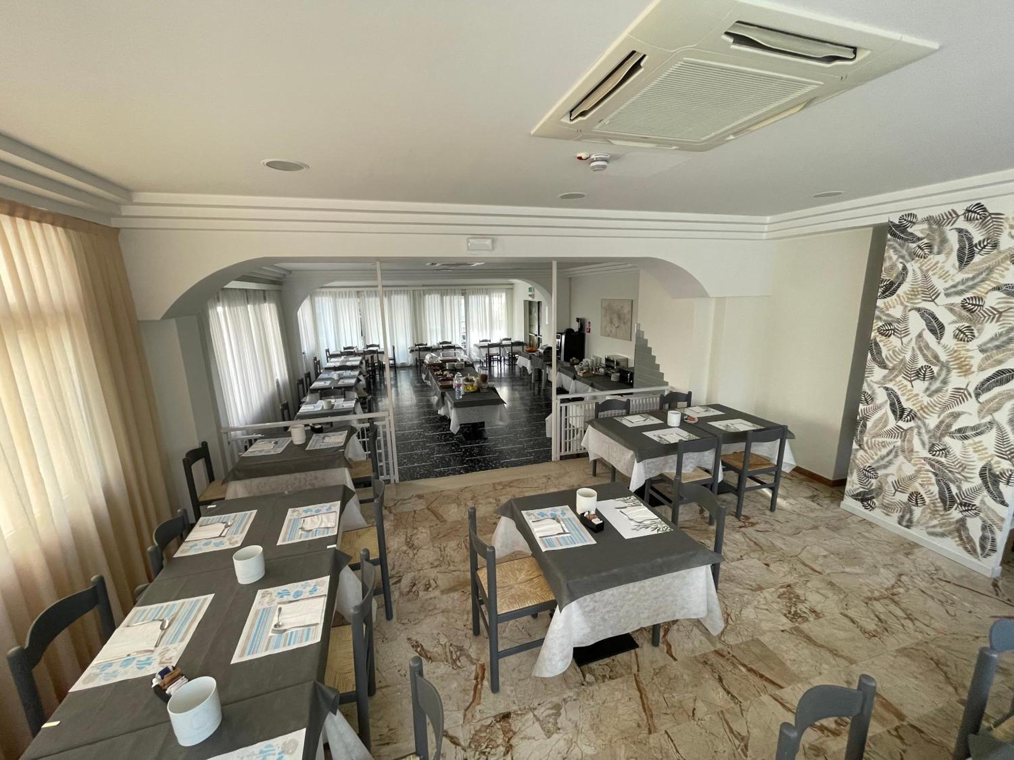 Hotel D'Annunzio Cattolica Extérieur photo